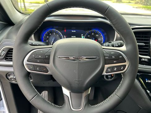 New 2026 Chrysler Pacifica Select image 18