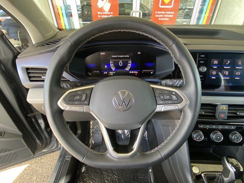 Certified 2023 Volkswagen Taos SE FWD image 28