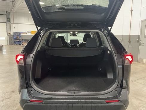 Used 2025 Toyota RAV4 XLE AWD/4WD image 27