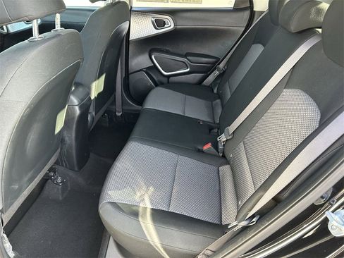 Used 2023 Kia Soul LX image 13
