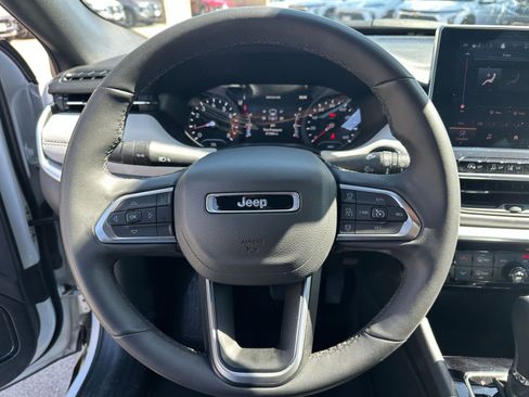 Used 2025 Jeep Compass Limited AWD/4WD image 29