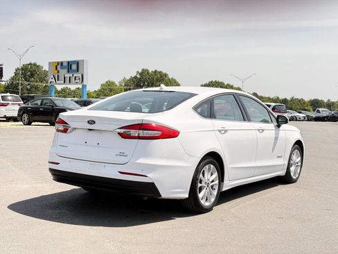 Used 2019 Ford Fusion SE FWD image 6