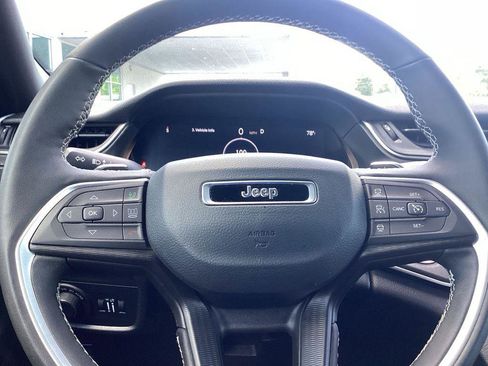 Used 2025 Jeep Grand Cherokee Laredo w/ Luxury Tech Group I AWD/4WD image 10