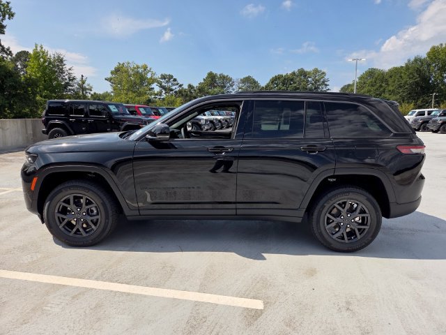 New 2027 Jeep Grand Cherokee Altitude RWD image 4