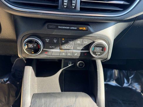 Used 2020 Ford Escape Titanium image 22