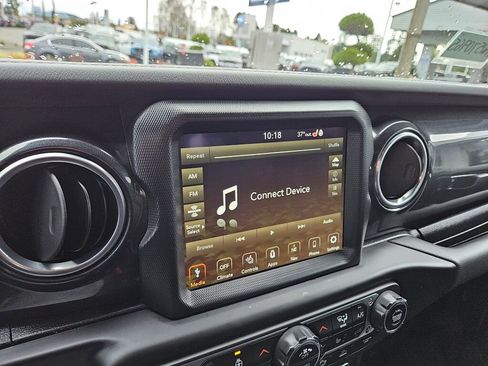 Used 2021 Jeep Wrangler Unlimited Sahara image 20