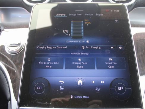 Used 2025 Mercedes-Benz GLC 350e 4MATIC image 43