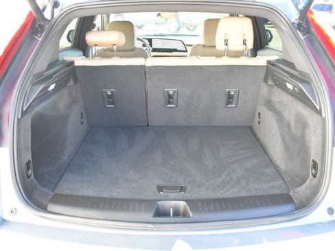 Used 2024 Cadillac XT4 Luxury w/ Cold Weather Package image 7