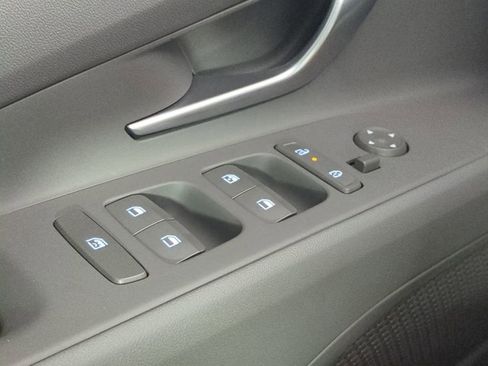 Certified 2025 Hyundai Elantra SEL FWD image 31