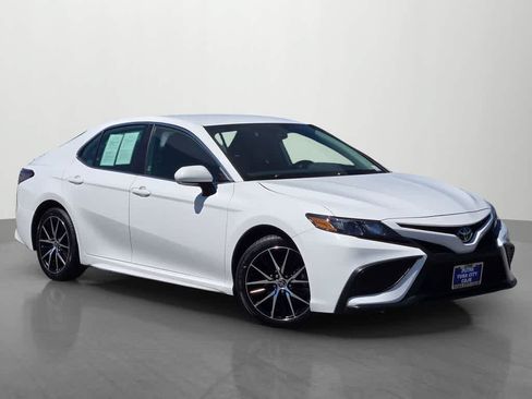 Used 2024 Toyota Camry SE FWD image 8