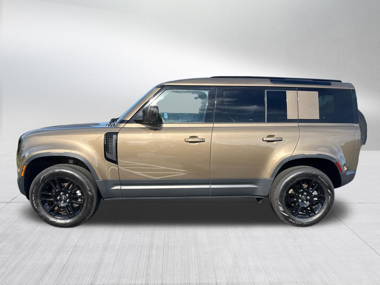 Used 2025 Land Rover Defender 110 S AWD/4WD image 2