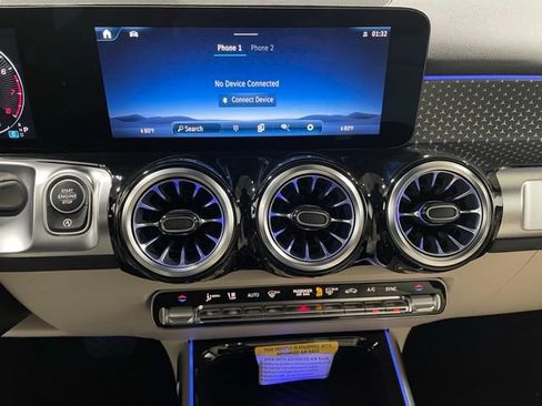 Used 2025 Mercedes-Benz GLB 250 GLB 250 image 19