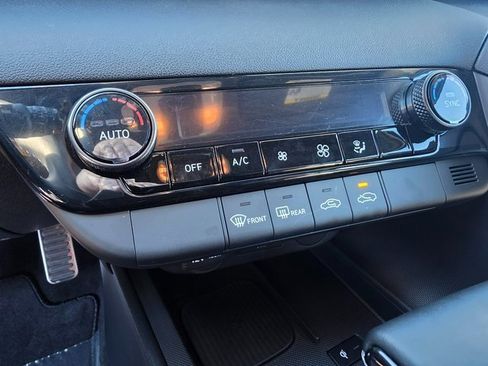 Certified 2025 Hyundai Elantra Sport image 26