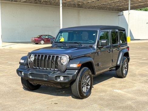 Used 2024 Jeep Wrangler Unlimited Sport AWD/4WD image 5