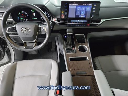 Used 2022 Toyota Sienna XLE image 14