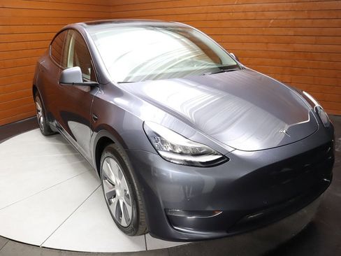 Used 2023 Tesla Model Y Long Range AWD/4WD image 11