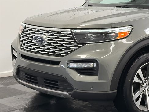 Used 2020 Ford Explorer Platinum w/ Premium Technology Package image 2