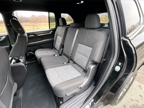 Used 2025 GMC Acadia Elevation image 22