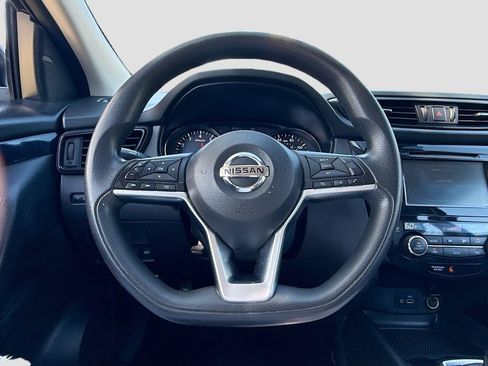 Used 2020 Nissan Rogue Sport SV FWD image 12