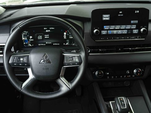 Used 2024 Mitsubishi Outlander SE AWD/4WD image 18