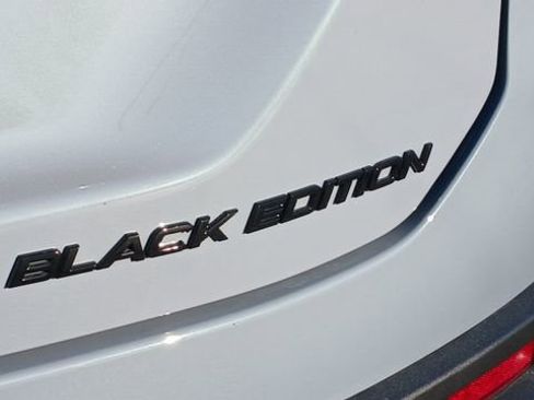 Used 2025 Honda Pilot Black Edition image 27