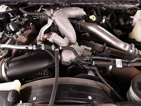 Used 2023 Ford F450 Platinum w/ FX4 Off-Road Package AWD/4WD image 31