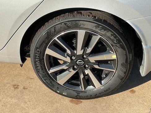 New 2025 Nissan Versa SV w/ Trunk Package image 8