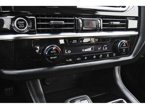 Used 2023 Nissan Pathfinder SV w/ SV Premium Package image 26