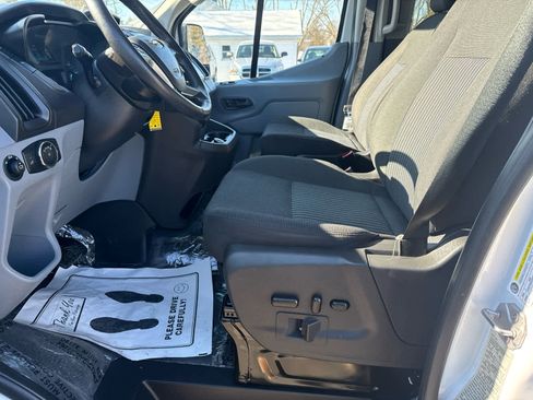Used 2019 Ford Transit 150 XLT image 11