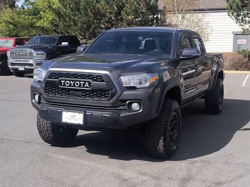 Used 2022 Toyota Tacoma TRD Off-Road image 4