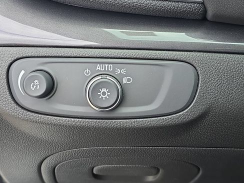 Certified 2022 Buick Encore Preferred w/ Safety Package FWD image 28