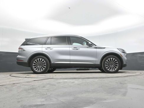 Used 2023 Lincoln Aviator AWD w/ Premium Package image 29