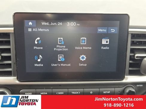 Used 2025 Hyundai Venue SEL FWD image 17