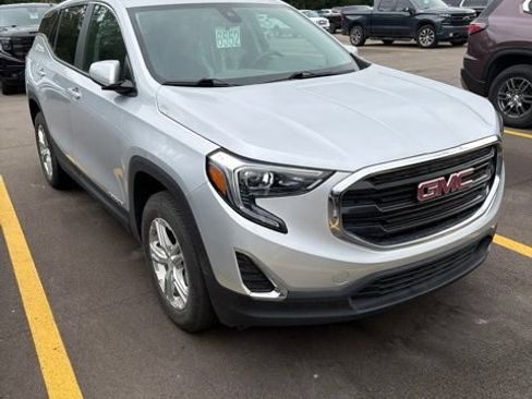 Used 2021 GMC Terrain SLE w/ Driver Convenience Package AWD/4WD image 2
