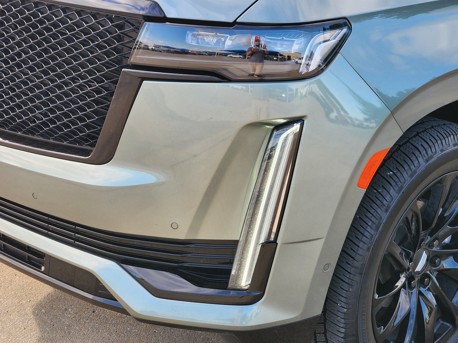 Certified 2024 Cadillac Escalade ESV Sport w/ LPO, ONYX Package AWD/4WD image 30