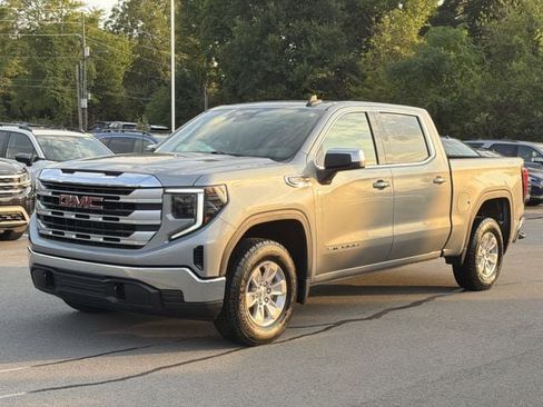 Used 2025 GMC Sierra 1500 SLE AWD/4WD image 7