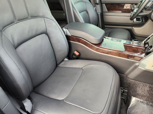 Used 2020 Land Rover Range Rover HSE image 12