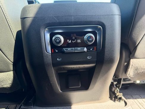 Used 2023 GMC Yukon SLT w/ SLT Premium Package AWD/4WD image 32