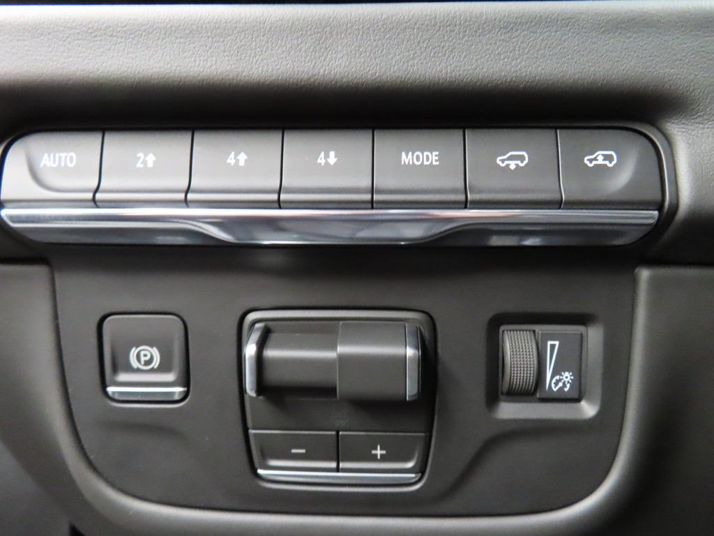 Used 2026 Cadillac Escalade Platinum Sport w/ LPO, Floor Liner Package AWD/4WD image 47