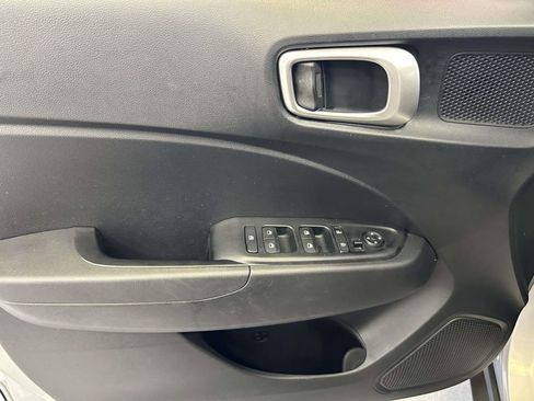 Used 2026 Hyundai Venue SE FWD image 15