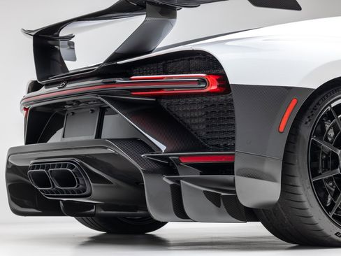 Used 2021 Bugatti Chiron Pur Sport image 89