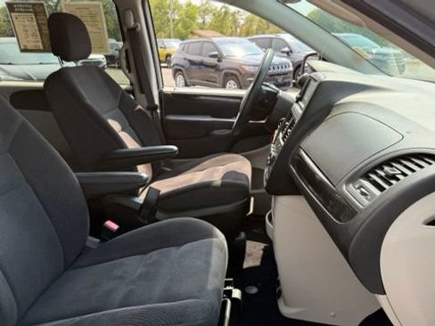 Used 2018 Dodge Grand Caravan SE w/ UConnect Hands-Free Group FWD image 21