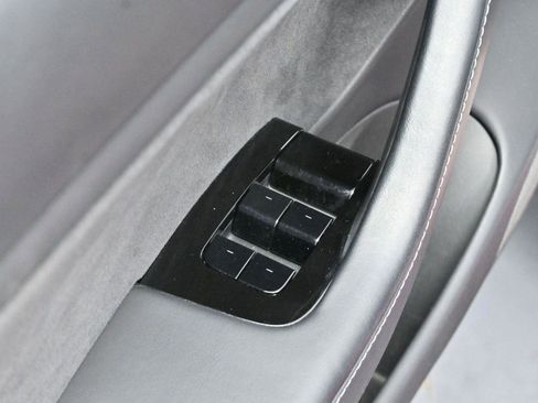 Used 2018 Tesla Model 3 Long Range RWD image 11