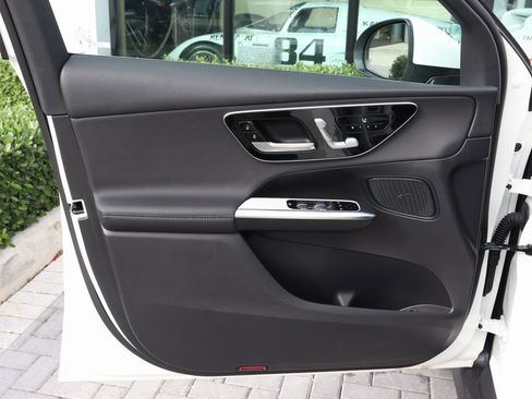 Used 2025 Mercedes-Benz GLC 300 GLC 300 image 12