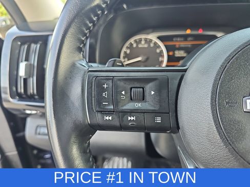 Used 2025 Nissan Pathfinder SV FWD image 18