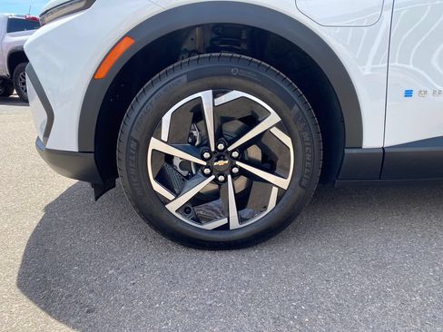 Used 2025 Chevrolet Equinox EV LT w/ Comfort Package AWD/4WD image 26