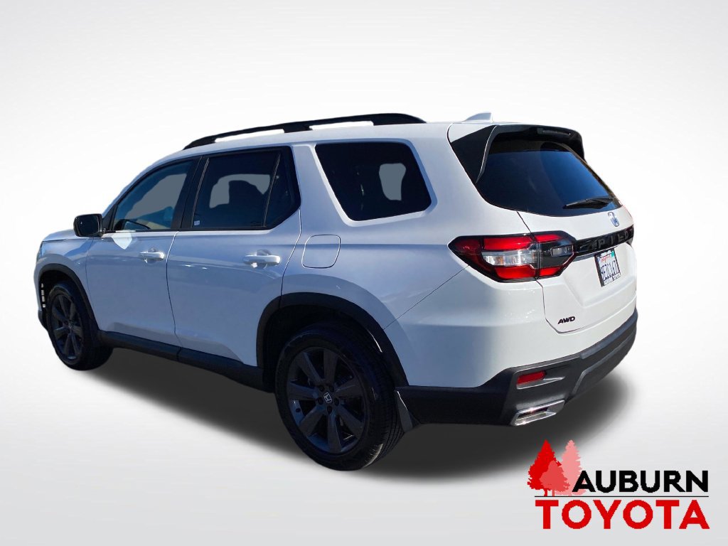 Used 2023 Honda Pilot Sport image 7