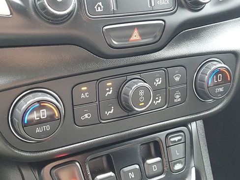 Used 2021 GMC Terrain SLT w/ LPO, Floor Liner Package FWD image 18