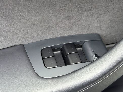 Used 2021 Tesla Model Y Long Range AWD/4WD image 13