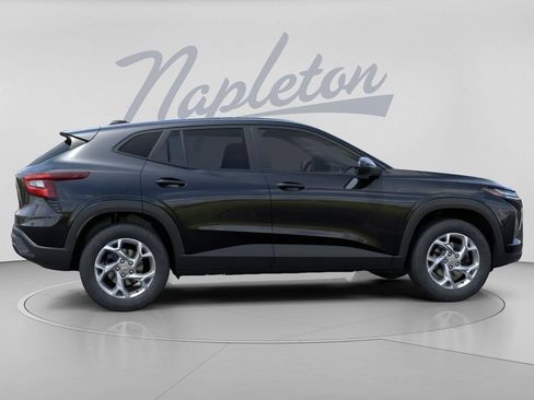 New 2026 Chevrolet Trax LS w/ LS Convenience Package FWD image 5